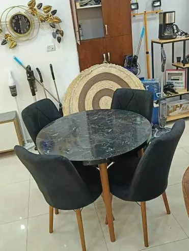 طاولة سفرة مع 4 كراسي أرجل خشب زان وسطح MDF قطر 90 سم ط