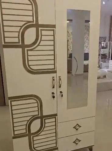 خزانة جديده بسعر مغري — صورة 2