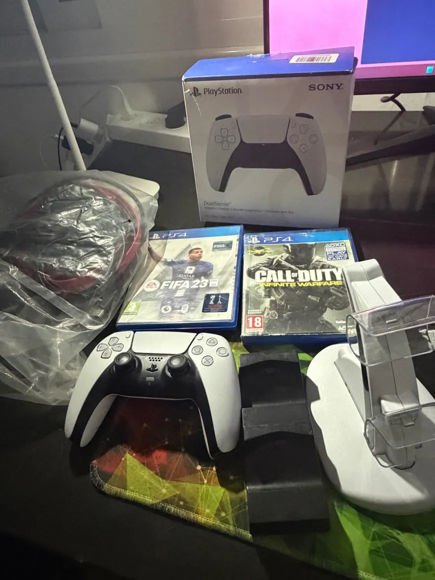 PS4 Slim 1TB + يد PS5 + ألعاب وملحقات — صورة 3