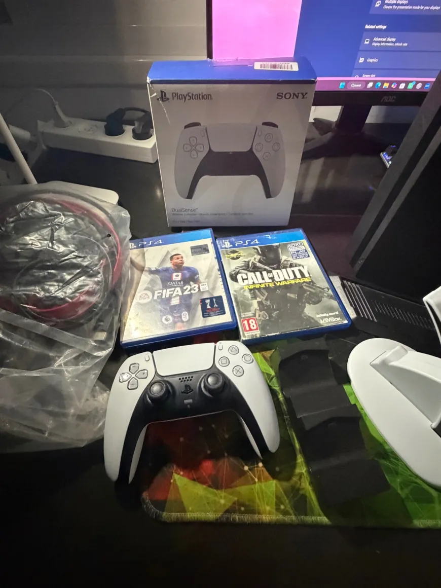 PS4 Slim 1TB + يد PS5 + ألعاب وملحقات — صورة 4